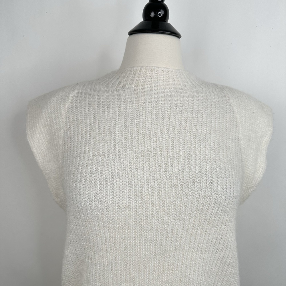 Banana Republic Cream Sleeveless Ribbed Crewneck Sweater - Picture 4 of 9